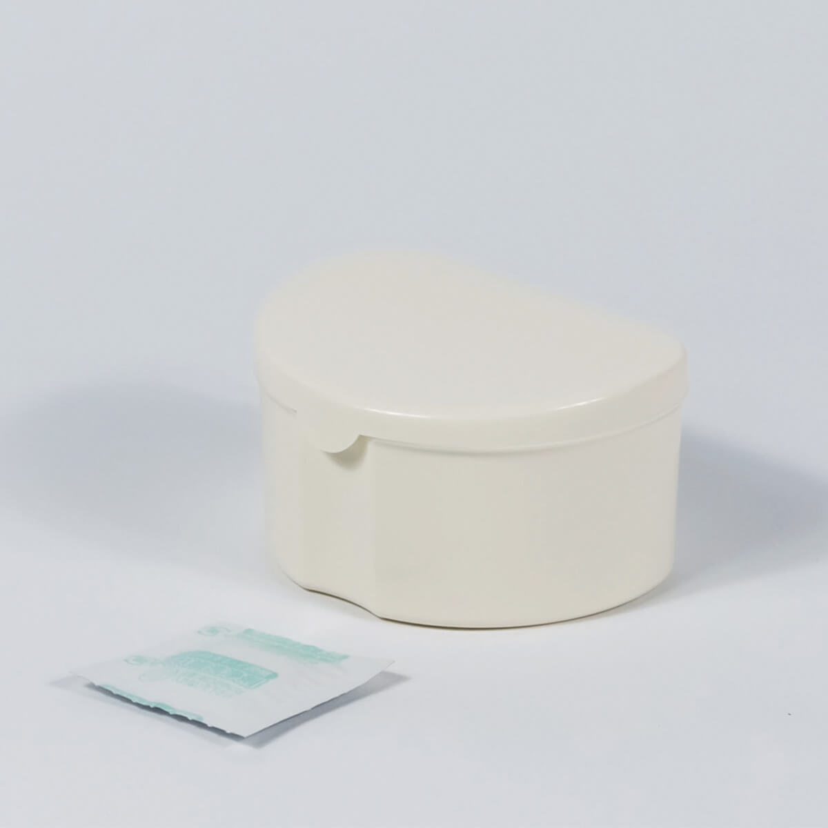 まとめ買い】入れ歯用洗浄容器 洗浄剤2錠入 0775/015002 | ワッツ